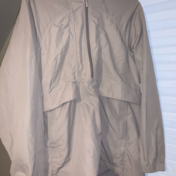COPY - Lululemon limited edition windbreaker - Picture 4 of 4